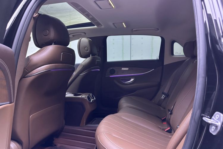 Used Mercedes-Benz E-Class 2016 E 200 L Interior 2