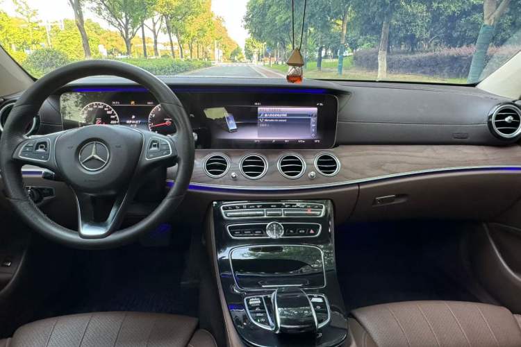 Used Mercedes-Benz E-Class 2016 E 200 L Interior 2