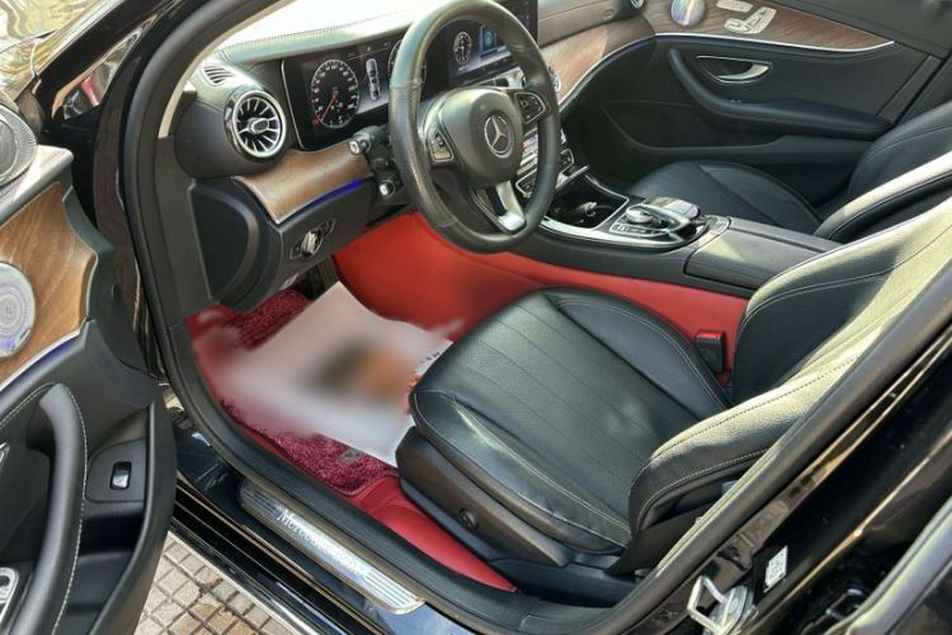 Used Mercedes-Benz E-Class 2016 E 300 L Luxury Model Interior 2