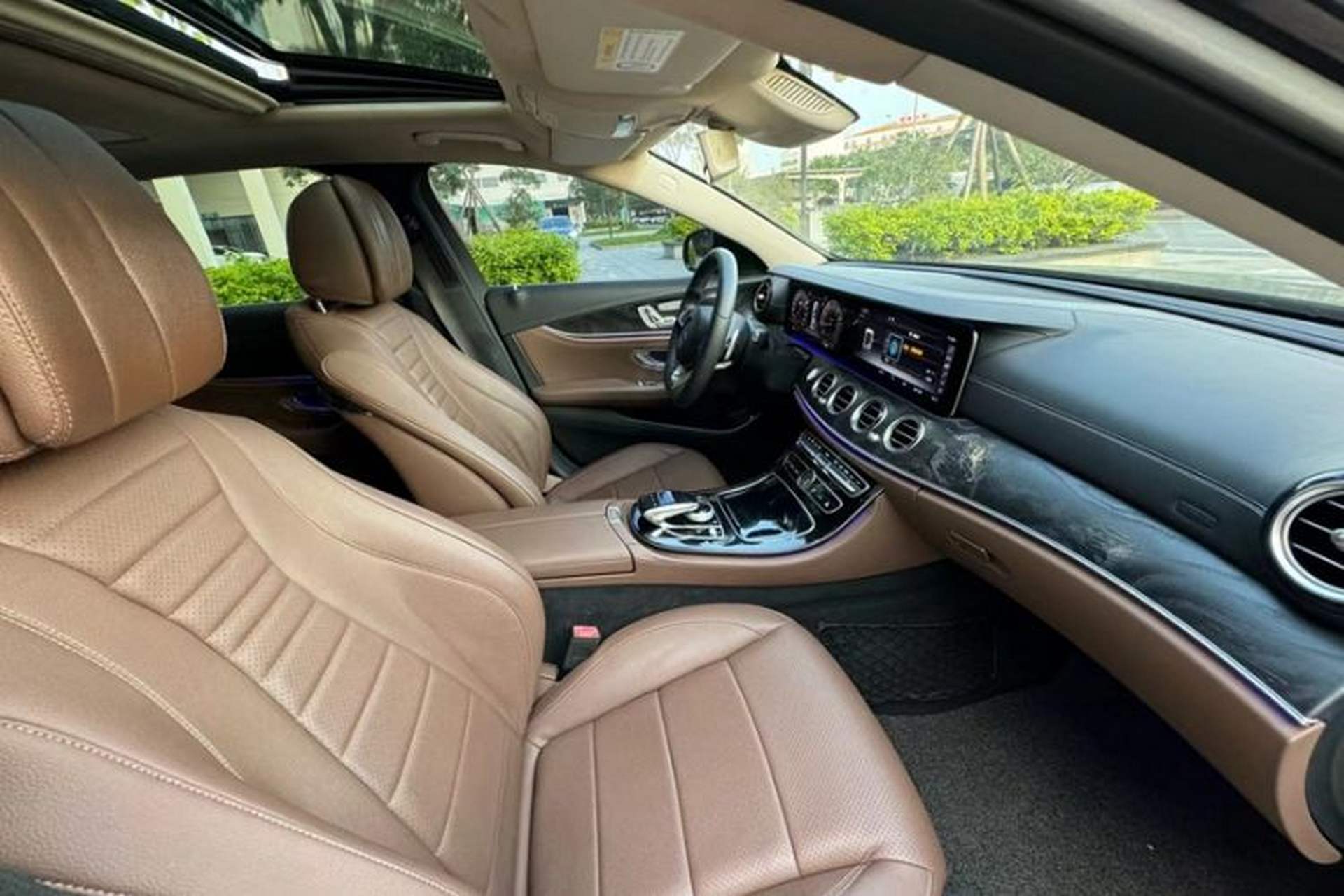Used Mercedes-Benz E-Class 2016 E 300 L Sporty and Stylish Model Interior 2