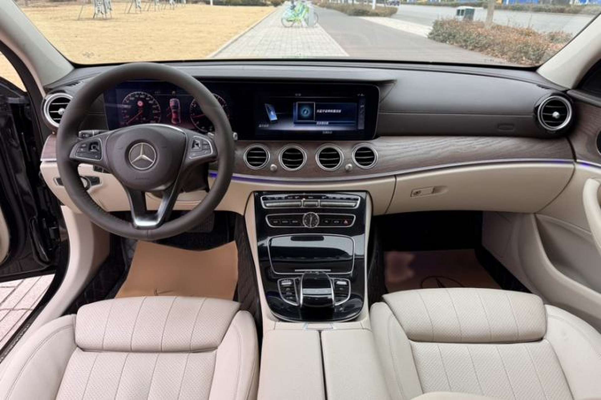 Used Mercedes-Benz E-Class 2016 E 200 L Interior 2