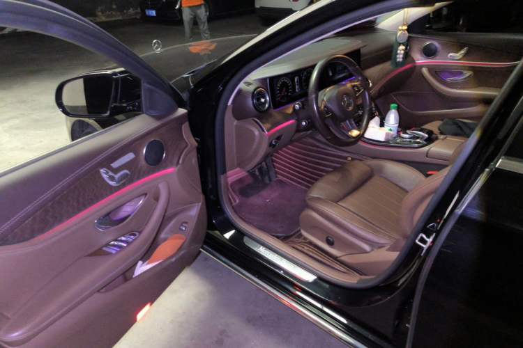 Used Mercedes-Benz E-Class 2016 E 200 L Interior 3
