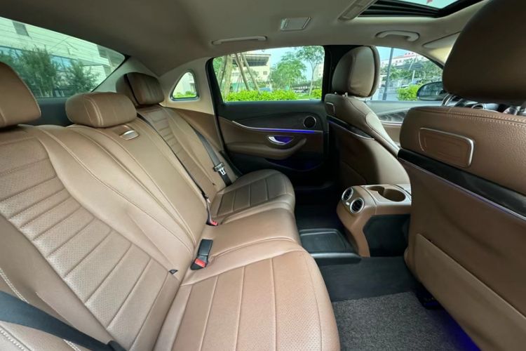 Used Mercedes-Benz E-Class 2016 E 300 L Sporty and Stylish Model Interior 3