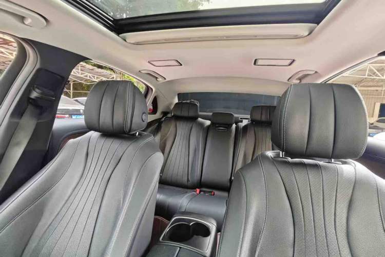 Used Mercedes-Benz E-Class 2016 E 200 L Interior 3