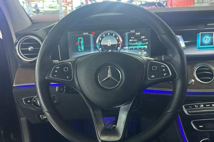 Used Mercedes-Benz E-Class 2016 E 200 L Interior 3