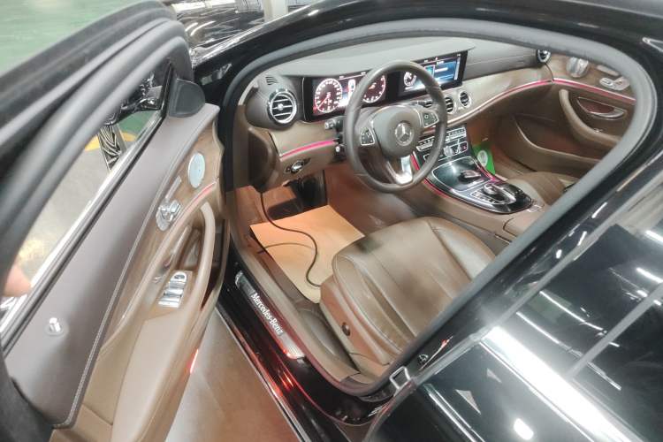 Used Mercedes-Benz E-Class 2016 E 300 L Stylish Model Interior 3