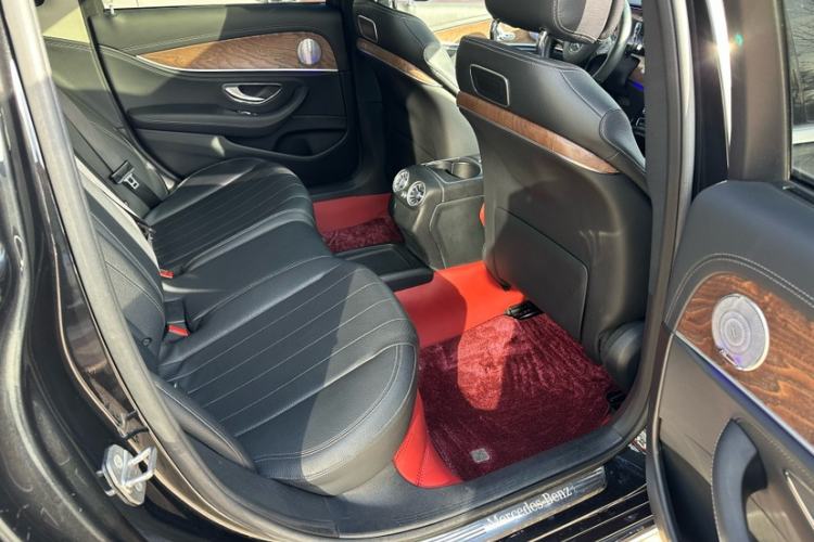 Used Mercedes-Benz E-Class 2016 E 300 L Luxury Model Interior 4