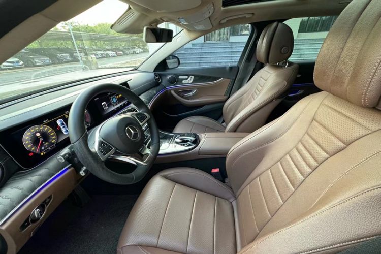 Used Mercedes-Benz E-Class 2016 E 300 L Sporty and Stylish Model Interior 4
