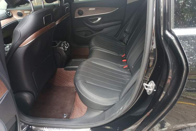Used Mercedes-Benz E-Class 2016 E 300 L Stylish Model Interior 4