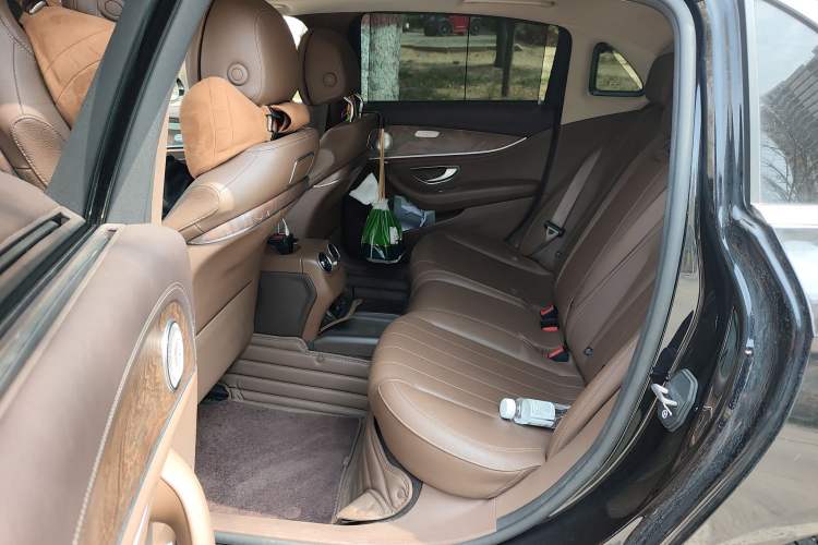Used Mercedes-Benz E-Class 2016 E 300 L Luxury Model Interior 4