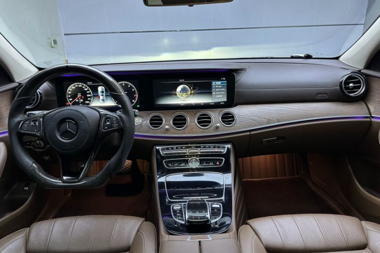 Used Mercedes-Benz E-Class 2016 E 200 L Interior 5
