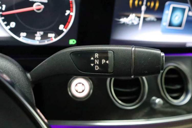 Used Mercedes-Benz E-Class 2016 E 200 L Sport Edition Interior 5