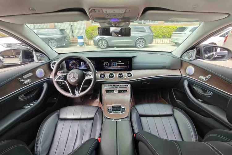 Used Mercedes-Benz E-Class 2016 E 200 L Interior 6