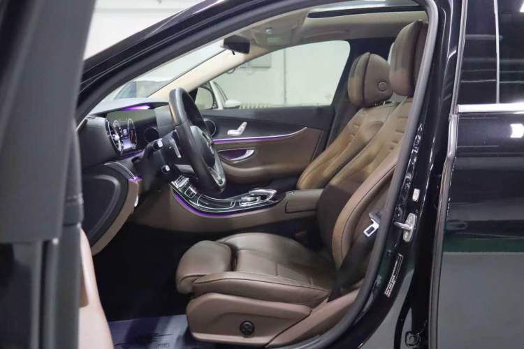 Used Mercedes-Benz E-Class 2016 E 200 L Sport Edition Interior 6