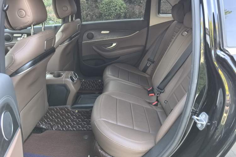 Used Mercedes-Benz E-Class 2016 E 300 L Sporty and Stylish Model Interior 6
