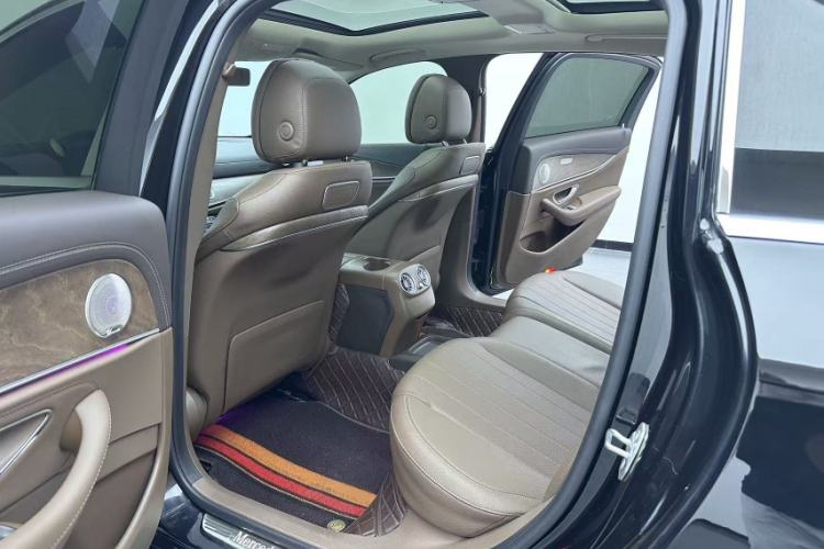 Used Mercedes-Benz E-Class 2016 E 200 L Interior 7