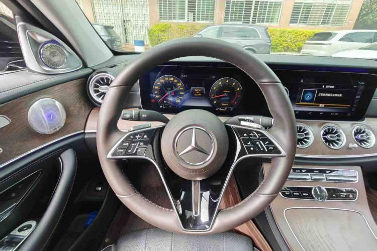 Used Mercedes-Benz E-Class 2016 E 200 L Interior 7