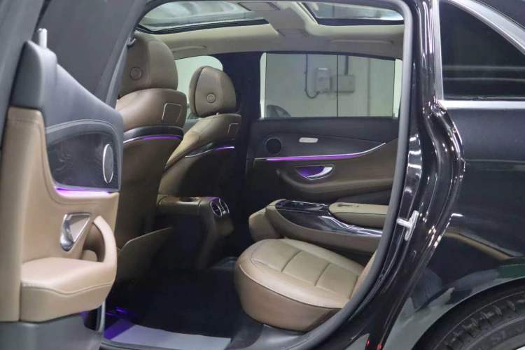 Used Mercedes-Benz E-Class 2016 E 200 L Sport Edition Interior 7