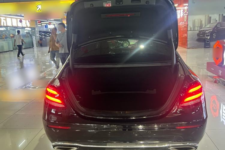 Used Mercedes-Benz E-Class 2016 E 200 L Interior 7