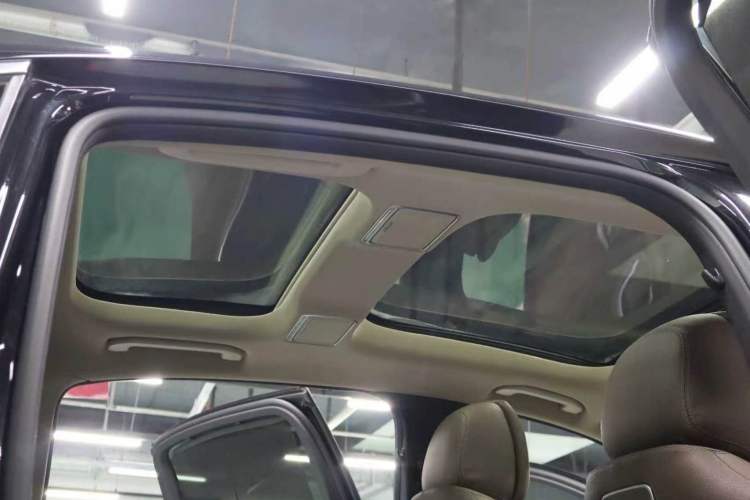Used Mercedes-Benz E-Class 2016 E 200 L Sport Edition Interior 8