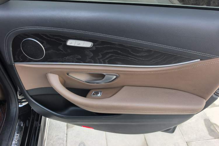 Used Mercedes-Benz E-Class 2016 E 300 L Sporty and Stylish Model Interior 8