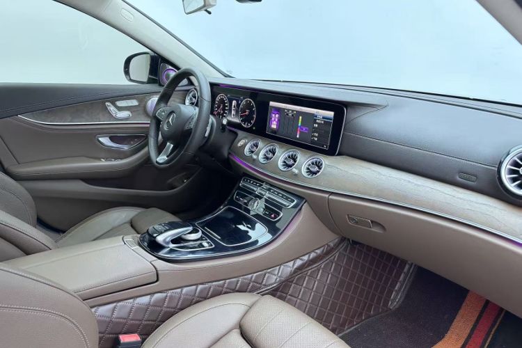 Used Mercedes-Benz E-Class 2016 E 200 L Interior 9