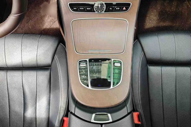 Used Mercedes-Benz E-Class 2016 E 200 L Interior 9