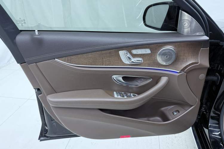 Used Mercedes-Benz E-Class 2016 E 300 L Luxury Model Interior 9