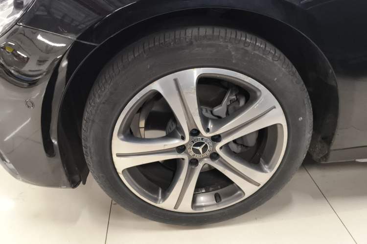 Used Mercedes-Benz E-Class 2016 E 200 L Sport Edition Left Front Wheel Hub