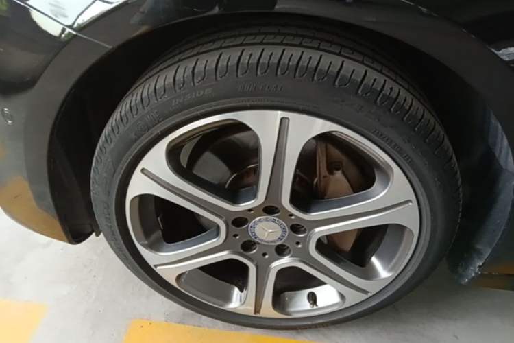 Used Mercedes-Benz E-Class 2016 E 300 L Sporty and Stylish Model Left Front Wheel Hub