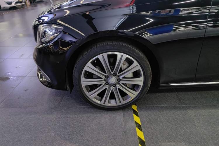 Used Mercedes-Benz E-Class 2016 E 300 L Luxury Model Left Front Wheel Hub