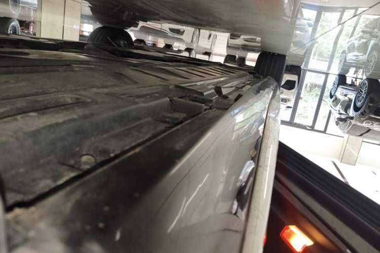 Used Mercedes-Benz E-Class 2016 E 200 L Sport Edition Left Side Sill