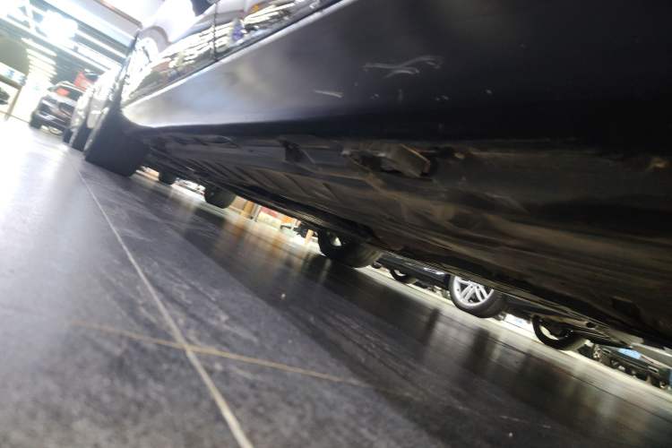 Used Mercedes-Benz E-Class 2016 E 300 L Stylish Model Left Side Sill