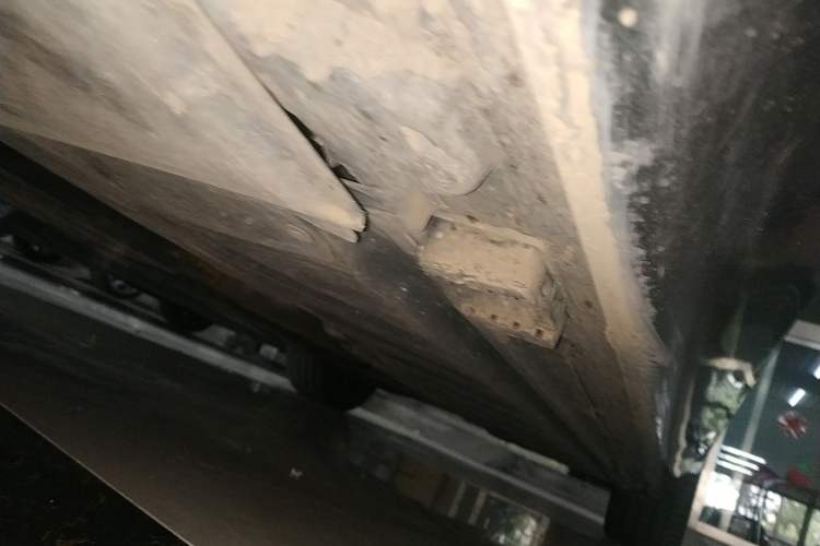 Used Mercedes-Benz E-Class 2016 E 300 L Luxury Model Left Side Sill