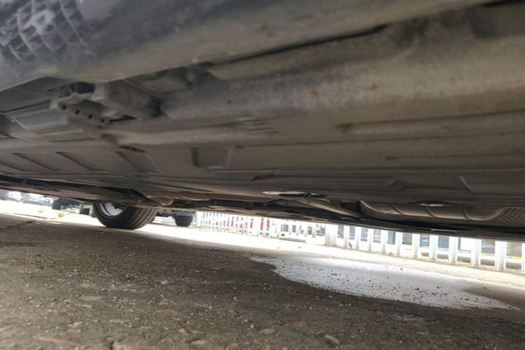 Used Mercedes-Benz E-Class 2016 E 300 L Sporty and Stylish Model Left Side Sill