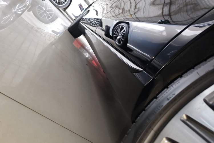 Used Mercedes-Benz E-Class 2016 E 300 L Luxury Model Left Side Sill