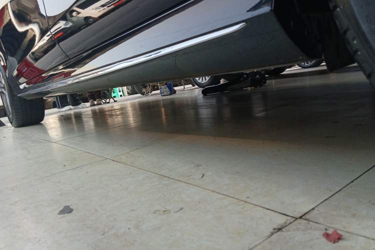Used Mercedes-Benz E-Class 2016 E 200 L Sport Edition Left Side Sill