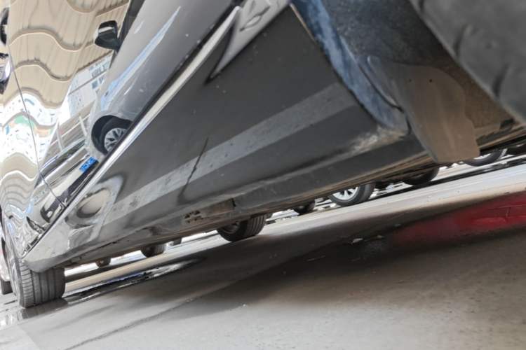 Used Mercedes-Benz E-Class 2016 E 200 L Left Side Sill
