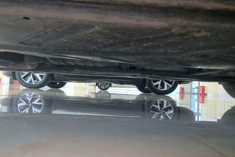 Used Mercedes-Benz E-Class 2016 E 200 L Sport Edition Left Side Sill