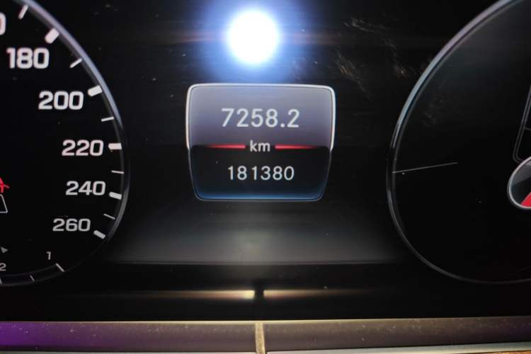 Used Mercedes-Benz E-Class 2016 E 300 L Stylish Model Odometer Close Up