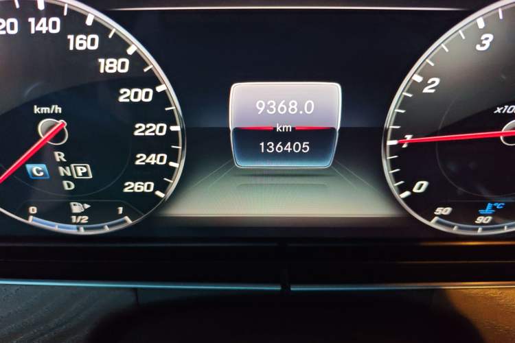 Used Mercedes-Benz E-Class 2016 E 200 L Odometer Close Up