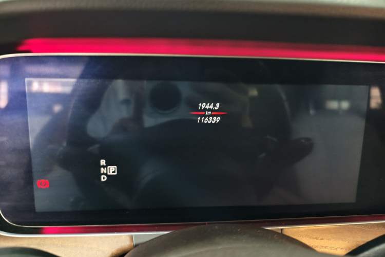 Used Mercedes-Benz E-Class 2016 E 300 L Stylish Model Odometer Close Up