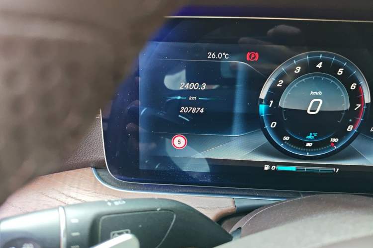 Used Mercedes-Benz E-Class 2016 E 200 L Odometer Close Up