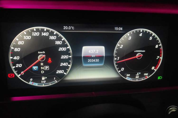 Used Mercedes-Benz E-Class 2016 E 200 L Odometer Close Up