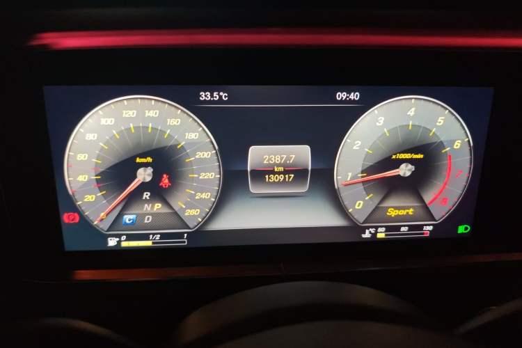 Used Mercedes-Benz E-Class 2016 E 200 L Odometer Close Up