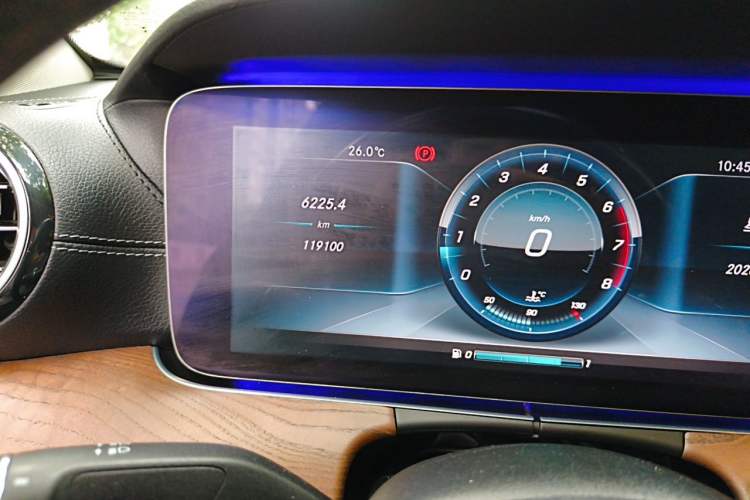 Used Mercedes-Benz E-Class 2016 E 200 L Odometer Close Up