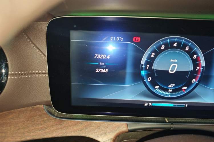 Used Mercedes-Benz E-Class 2016 E 200 L Odometer Close Up