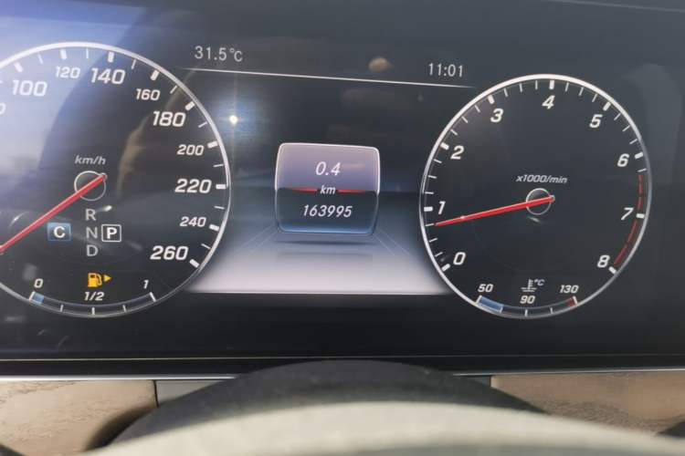 Used Mercedes-Benz E-Class 2016 E 200 L Odometer Close Up