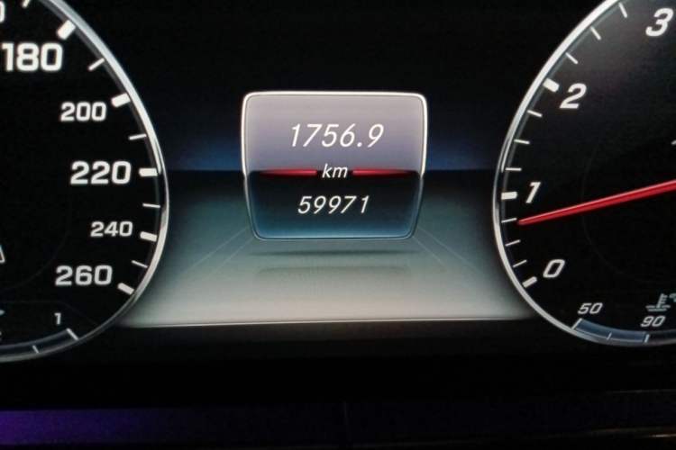 Used Mercedes-Benz E-Class 2016 E 200 L Sport Edition Odometer Close Up