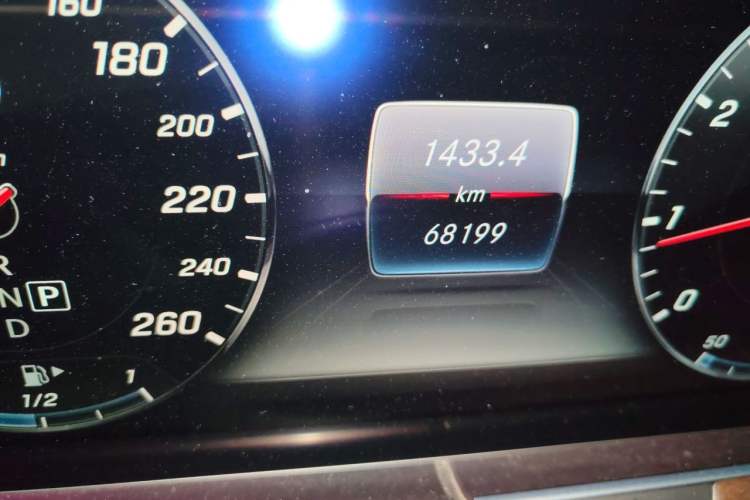 Used Mercedes-Benz E-Class 2016 E 200 L Odometer Close Up